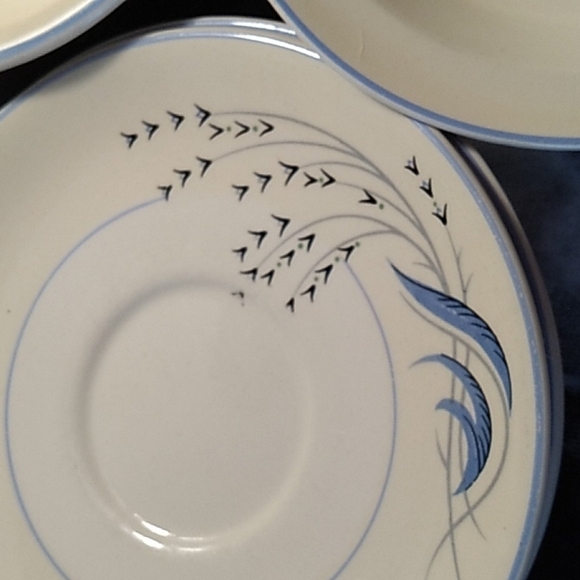 Taylor, Smith & Taylor TST vintage 1940s pottery dinnerware bowls saucers - Picture 3 of 5